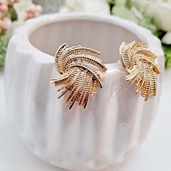 💖 2/$30 Womens earrings gold dainty statement elegant small stud wedding event - Picture 10 of 16